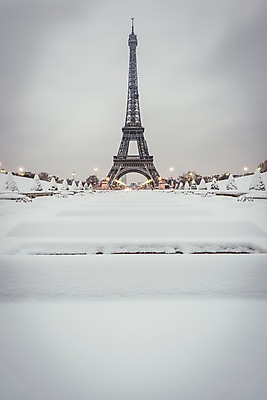 포토 JPG 주간 해외풍경 해외 유럽 겨울 가로등 유럽풍경 풍경 사람없음 야외 건물 빛 프랑스 눈 에펠탑 파리_프랑스 랜드마크 겨울풍경 국내포토 자연요소 건축물 계절 공공시설 나라 날씨 파리 파일형식