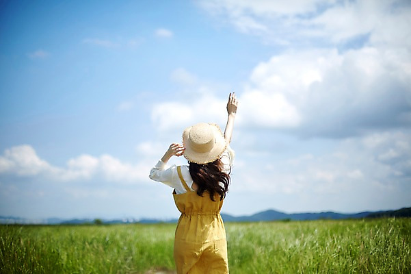 포토 JPG 주간 구름 여자 하늘 한명 서기 사람 손짓 상반신 20대 야외 뒷모습 손들기 맑음 한국인 잡기 챙모자 화성시 성인여자한명만 우음도 갈대습지 국내포토 자연요소 모자_잡화 1 뷰포인트 섬 모션 날씨 동양인 청년 습지 경기도 화성_경기도 여자한명만 성인여자만 파일형식