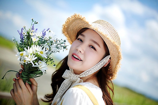 포토 JPG 주간 구름 여자 꽃 행복 꽃다발 하늘 한명 미소 들기 사람 상반신 20대 야외 옆모습 맑음 한국인 힐링 챙모자 화성시 성인여자한명만 우음도 갈대습지 국내포토 자연요소 식물 모자_잡화 1 감정 뷰포인트 섬 모션 날씨 표정 동양인 청년 습지 경기도 화성_경기도 여자한명만 성인여자만 파일형식