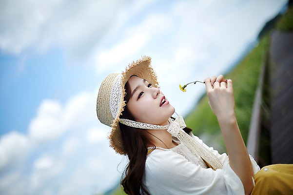 포토 JPG 주간 구름 응시 여자 꽃 하늘 휴식 한명 들기 사람 앉기 상반신 20대 야외 옆모습 맑음 한국인 즐거움 힐링 챙모자 가교 화성시 성인여자한명만 우음도 갈대습지 국내포토 자연요소 식물 모자_잡화 1 건축물 시선 감정 뷰포인트 섬 컨셉 모션 날씨 동양인 청년 습지 경기도 화성_경기도 여자한명만 성인여자만 파일형식