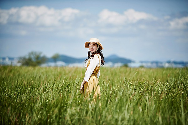 포토 JPG 주간 구름 응시 여자 하늘 한명 서기 미소 사람 상반신 20대 야외 옆모습 맑음 한국인 즐거움 화성시 성인여자한명만 우음도 갈대습지 국내포토 자연요소 1 시선 감정 뷰포인트 섬 모션 날씨 표정 동양인 청년 습지 경기도 화성_경기도 여자한명만 성인여자만 파일형식