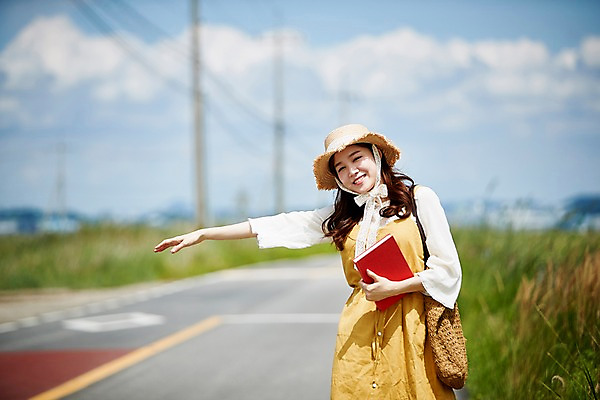 포토 JPG 주간 구름 여자 도로 하늘 한명 서기 사람 손짓 상반신 20대 야외 앞모습 책 여름 맑음 한국인 즐거움 챙모자 히치하이킹 화성시 성인여자한명만 우음도 갈대습지 국내포토 자연요소 모자_잡화 1 계절 감정 길 뷰포인트 섬 여행 교통시설 모션 날씨 동양인 청년 습지 경기도 화성_경기도 여자한명만 성인여자만 파일형식