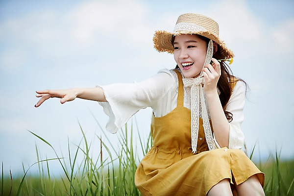 포토 JPG 주간 응시 여자 한명 웃음 사람 앉기 상반신 20대 야외 앞모습 여름 손들기 맑음 한국인 손내밀기 즐거움 챙모자 화성시 성인여자한명만 우음도 갈대습지 국내포토 자연요소 모자_잡화 1 시선 계절 감정 뷰포인트 섬 모션 날씨 표정 동양인 손짓 청년 습지 경기도 화성_경기도 여자한명만 성인여자만 파일형식