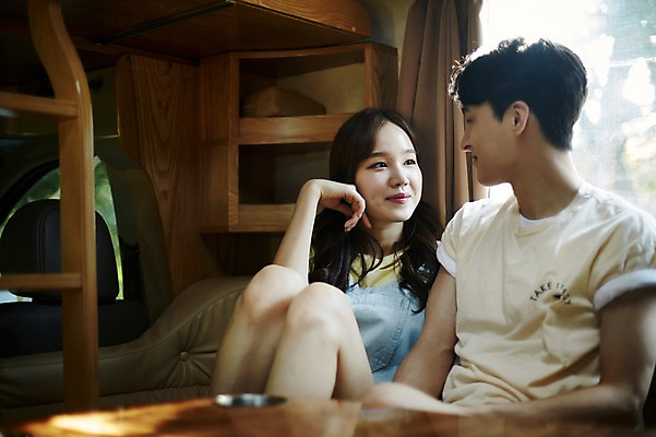 포토 JPG 주간 커플 여자 남자 행복 실내 사랑 미소 사람 앉기 상반신 20대 두명 앞모습 옆모습 소파 마주보기 계단 캠핑 한국인 캠핑카 성인만 영흥도 국내포토 자연요소 감정 뷰포인트 섬 의자 관계 모션 자동차 레저 표정 동양인 청년 내부 인천 파일형식