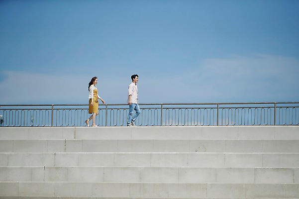 포토 JPG 주간 전신 구름 커플 여자 남자 행복 바다 난간 하늘 사랑 사람 20대 야외 두명 옆모습 걷기 계단 맑음 한국인 성인만 영흥도 국내포토 자연요소 감정 뷰포인트 섬 관계 모션 날씨 동양인 청년 인천 파일형식