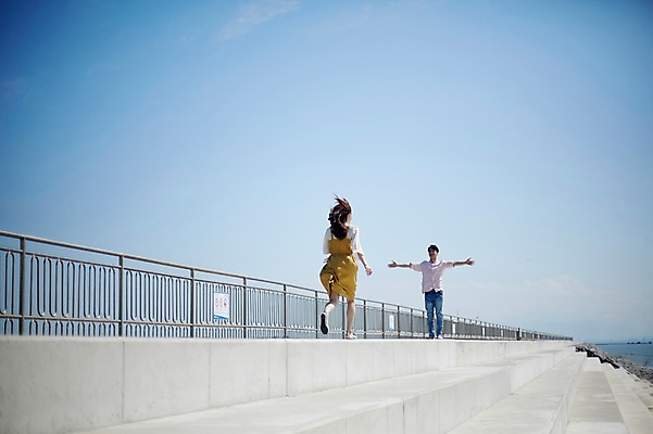 포토 JPG 주간 전신 구름 커플 여자 남자 행복 바다 난간 하늘 팔벌리기 사랑 사람 20대 야외 두명 앞모습 뒷모습 달리기 마주보기 계단 맑음 한국인 성인만 영흥도 국내포토 자연요소 감정 뷰포인트 섬 관계 모션 날씨 동양인 청년 인천 파일형식