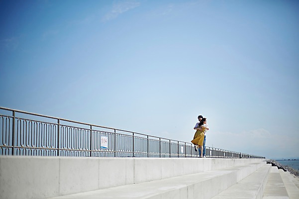 포토 JPG 주간 전신 구름 커플 여자 남자 행복 바다 안기 하늘 사랑 서기 사람 20대 야외 두명 앞모습 뒷모습 계단 맑음 한국인 성인만 영흥도 국내포토 자연요소 감정 뷰포인트 섬 관계 모션 날씨 동양인 청년 인천 파일형식