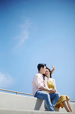포토 JPG 주간 전신 구름 커플 여자 남자 행복 바다 안기 하늘 사랑 사람 앉기 20대 야외 두명 옆모습 손들기 계단 손잡기 맑음 한국인 가림 눈부심 성인만 영흥도 국내포토 자연요소 감정 뷰포인트 섬 관계 모션 날씨 동양인 청년 인천 파일형식