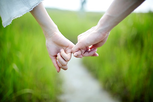 포토 JPG 주간 손 커플 여자 남자 사랑 사람 근접촬영 20대 야외 두명 신체부위 여름 맑음 한국인 약속 갈대밭 새끼손가락 화성시 성인만 걸기 우음도 갈대습지 국내포토 자연요소 계절 감정 뷰포인트 섬 관계 모션 날씨 동양인 청년 습지 경기도 화성_경기도 파일형식 갈대_식물