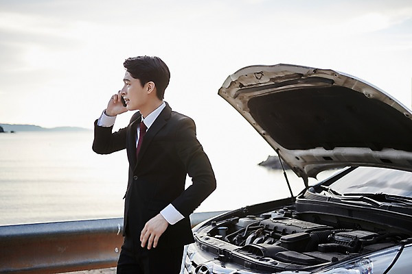포토 JPG 주간 응시 남자 바다 자동차 하늘 한명 서기 사람 정장 상반신 20대 야외 옆모습 스마트폰 한국인 비즈니스맨 고장 통화 자동차사고 가드레일 신고 자동차정비 해변도로 성인남자한명만 영흥도 국내포토 자연요소 1 시선 옷 도로 육상교통 뷰포인트 섬 비즈니스 모션 동양인 청년 핸드폰 스마트기기 직장인 수리 교통사고 인천 남자한명만 성인남자만 파일형식