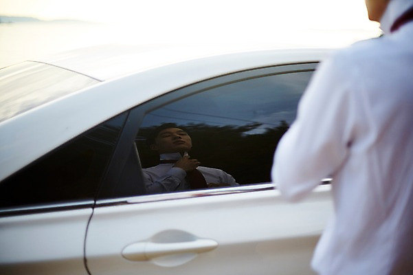 포토 JPG 주간 남자 자동차 유리 넥타이 한명 서기 사람 상반신 20대 야외 뒷모습 아웃포커스 반사 한국인 비즈니스맨 매기 성인남자한명만 영흥도 국내포토 자연요소 1 잡화 육상교통 뷰포인트 섬 비즈니스 모션 재질 촬영기법 동양인 청년 직장인 인천 남자한명만 성인남자만 파일형식