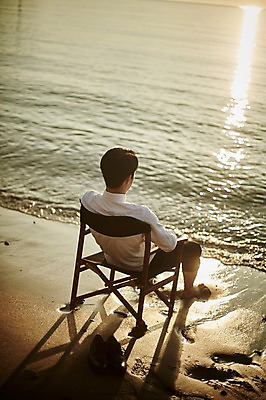 포토 JPG 주간 전신 응시 남자 물결 의자 맨발 휴식 한명 사람 앉기 정장 20대 해변 야외 뒷모습 빛 모래사장 반사 한국인 발자국 힐링 성인남자한명만 영흥도 소확행 국내포토 자연요소 1 시선 옷 바다 뷰포인트 섬 가구 컨셉 자국 모션 발 동양인 청년 신조어 인천 남자한명만 성인남자만 파일형식