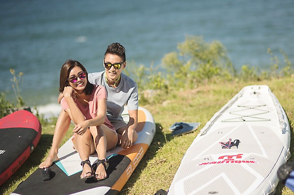 포토 JPG 주간 전신 커플 여자 남자 미소 사람 앉기 20대 해변 야외 두명 앞모습 여름 30대 맑음 턱괴기 한국인 즐거움 태안 성인만 패들보드 국내포토 자연요소 계절 감정 바다 뷰포인트 관계 모션 날씨 표정 동양인 청년 장년 서핑 충청남도 파일형식