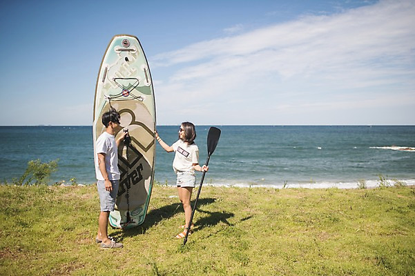 포토 JPG 주간 전신 구름 커플 여자 남자 하늘 서기 미소 사람 해변 야외 두명 옆모습 여름 마주보기 맑음 한국인 잡기 태안 패들 성인만 패들보드 국내포토 자연요소 계절 바다 뷰포인트 관계 모션 날씨 표정 동양인 서핑 충청남도 노_배의노 파일형식