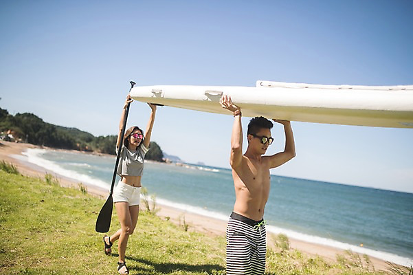 포토 JPG 주간 전신 커플 여자 남자 하늘 들기 사람 상반신 20대 해변 야외 두명 옆모습 여름 30대 걷기 맑음 한국인 운반 태안 패들 성인만 패들보드 국내포토 자연요소 계절 바다 뷰포인트 관계 모션 날씨 동양인 청년 장년 서핑 충청남도 노_배의노 파일형식