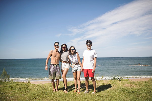 포토 JPG 주간 전신 구름 커플 여자 남자 하늘 서기 웃음 사람 여러명 20대 성인 해변 야외 앞모습 여름 30대 손잡기 맑음 다정 한국인 즐거움 태안 성인만 어깨에손 국내포토 자연요소 계절 감정 바다 뷰포인트 다수 컨셉 관계 모션 날씨 표정 동양인 청년 장년 충청남도 파일형식