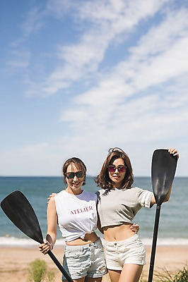 포토 JPG 주간 구름 여자 바다 허리손 하늘 서기 미소 사람 상반신 20대 야외 두명 앞모습 여름 30대 한국인 태안 패들 성인여자만 국내포토 자연요소 계절 뷰포인트 포즈 모션 표정 동양인 청년 장년 충청남도 노_배의노 여자만 성인만 파일형식