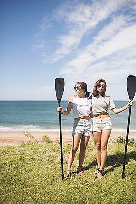 포토 JPG 주간 전신 구름 응시 여자 바다 하늘 서기 사람 20대 야외 두명 여름 30대 한국인 태안 패들 성인여자만 국내포토 자연요소 시선 계절 모션 동양인 청년 장년 충청남도 노_배의노 여자만 성인만 파일형식