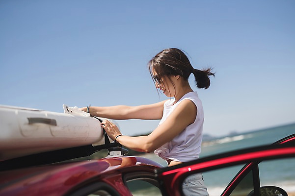 포토 JPG 주간 여자 바다 자동차 하늘 한명 서기 미소 사람 상반신 20대 야외 옆모습 여름 맑음 한국인 묶기 고정 태안 성인여자한명만 패들보드 국내포토 자연요소 1 계절 육상교통 뷰포인트 모션 날씨 표정 동양인 청년 서핑 충청남도 여자한명만 성인여자만 파일형식