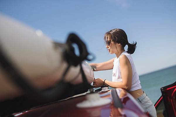 포토 JPG 주간 여자 바다 자동차 하늘 한명 서기 사람 상반신 20대 야외 옆모습 여름 맑음 한국인 묶기 고정 태안 성인여자한명만 패들보드 국내포토 자연요소 1 계절 육상교통 뷰포인트 모션 날씨 동양인 청년 서핑 충청남도 여자한명만 성인여자만 파일형식