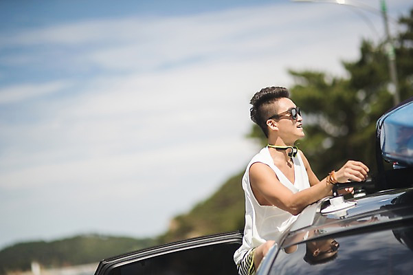 포토 JPG 주간 구름 응시 남자 자동차 하늘 한명 서기 미소 사람 상반신 야외 옆모습 여름 30대 선글라스 맑음 한국인 묶기 고정 태안 성인남자한명만 패들보드 국내포토 자연요소 1 시선 계절 안경 육상교통 뷰포인트 모션 날씨 표정 동양인 장년 서핑 충청남도 남자한명만 성인남자만 파일형식