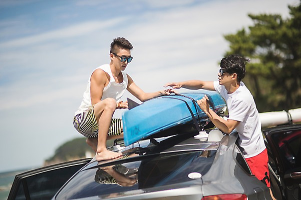 포토 JPG 주간 전신 구름 남자 자동차 하늘 서기 사람 앉기 상반신 20대 야외 두명 옆모습 여름 30대 친구 선글라스 맑음 한국인 묶기 고정 태안 성인남자만 패들보드 국내포토 자연요소 계절 안경 육상교통 뷰포인트 관계 모션 날씨 동양인 청년 장년 서핑 충청남도 남자만 성인만 파일형식