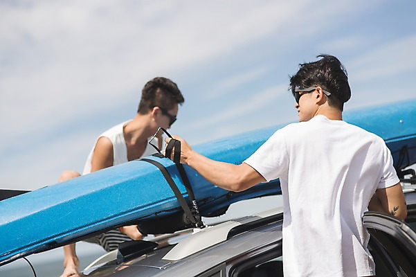 포토 JPG 주간 구름 남자 자동차 하늘 사람 상반신 20대 성인 야외 두명 옆모습 뒷모습 여름 30대 친구 맑음 한국인 묶기 고정 태안 성인남자만 패들보드 국내포토 자연요소 계절 육상교통 뷰포인트 관계 모션 날씨 동양인 청년 장년 서핑 충청남도 남자만 성인만 파일형식