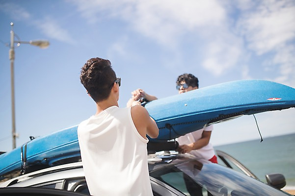 포토 JPG 주간 구름 남자 가로등 자동차 하늘 서기 사람 상반신 20대 야외 두명 앞모습 뒷모습 여름 30대 친구 맑음 한국인 묶기 고정 태안 성인남자만 패들보드 국내포토 자연요소 계절 공공시설 육상교통 뷰포인트 관계 모션 날씨 동양인 청년 장년 서핑 충청남도 남자만 성인만 파일형식