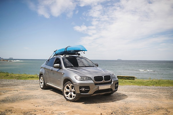 포토 JPG 주간 구름 바다 한대 벤치 자동차 하늘 사람없음 야외 여름 맑음 주차 태안 패들보드 국내포토 자연요소 1 계절 육상교통 의자 날씨 서핑 충청남도 파일형식