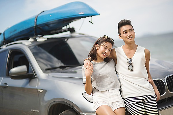 포토 JPG 주간 커플 응시 여자 남자 바다 자동차 서기 미소 사람 상반신 20대 야외 두명 앞모습 여름 30대 맑음 기댐 한국인 태안 성인만 어깨에손 패들보드 국내포토 자연요소 시선 계절 육상교통 뷰포인트 관계 모션 날씨 표정 동양인 청년 장년 서핑 충청남도 파일형식