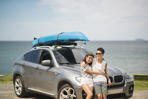 포토 JPG 주간 커플 여자 남자 바다 허리손 안기 자동차 서기 미소 사람 상반신 20대 야외 두명 앞모습 여름 30대 맑음 기댐 한국인 태안 성인만 어깨에손 패들보드 국내포토 자연요소 계절 육상교통 뷰포인트 포즈 관계 모션 날씨 표정 동양인 청년 장년 서핑 충청남도 파일형식