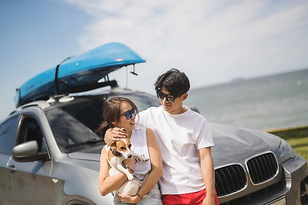 포토 JPG 주간 한마리 커플 여자 남자 바다 자동차 서기 사람 상반신 20대 야외 두명 앞모습 여름 맑음 기댐 한국인 강아지 태안 반려 성인만 패들보드 딩펫족 펫팸족 국내포토 자연요소 1 라이프스타일 계절 육상교통 뷰포인트 관계 모션 날씨 동양인 청년 반려동물 서핑 개 충청남도 신조어 파일형식