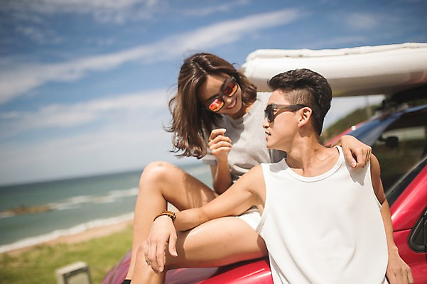 포토 JPG 주간 구름 커플 여자 남자 바다 자동차 하늘 서기 미소 사람 앉기 상반신 20대 해변 야외 두명 앞모습 옆모습 여름 30대 마주보기 맑음 한국인 태안 성인만 패들보드 국내포토 자연요소 계절 육상교통 뷰포인트 관계 모션 날씨 표정 동양인 청년 장년 서핑 충청남도 파일형식