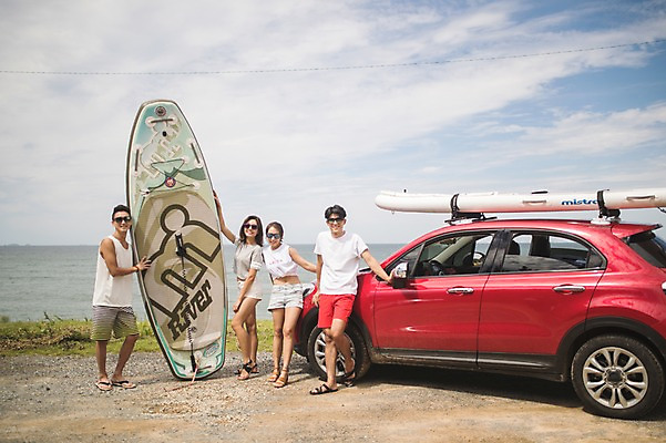 포토 JPG 주간 전신 구름 커플 여자 남자 바다 포즈 자동차 하늘 서기 미소 사람 여러명 20대 성인 야외 앞모습 여름 30대 친구 맑음 전시 한국인 태안 성인만 패들보드 국내포토 자연요소 계절 육상교통 뷰포인트 다수 관계 모션 날씨 표정 동양인 청년 장년 서핑 충청남도 파일형식