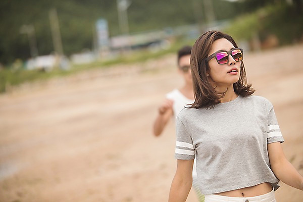 포토 JPG 주간 커플 여자 남자 사람 상반신 20대 해변 야외 두명 앞모습 아웃포커스 여름 30대 모래사장 걷기 한국인 태안 성인만 국내포토 자연요소 계절 바다 뷰포인트 관계 모션 촬영기법 동양인 청년 장년 충청남도 파일형식 인종 성인 충청도 한국 아시아 나라