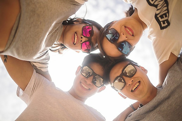 포토 JPG 주간 구름 커플 여자 남자 바다 로우앵글 하늘 어깨동무 서기 미소 사람 여러명 상반신 20대 성인 해변 야외 앞모습 여름 30대 모래사장 선글라스 맑음 한국인 즐거움 태안 성인만 국내포토 자연요소 계절 감정 안경 뷰포인트 포즈 다수 관계 모션 날씨 표정 동양인 청년 장년 충청남도 파일형식
