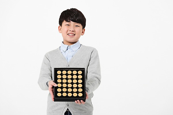 포토 JPG 스튜디오촬영 남자 남학생 실내 한명 서기 미소 들기 사람 상반신 앞모습 10대 캐주얼 한국인 한약 십대남자한명만 공진단 남중생 국내포토 1 학생 옷 뷰포인트 모션 중학생 청소년 표정 동양인 내부 약 남자한명만 십대남자만 파일형식