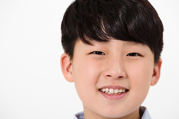 포토 JPG 스튜디오촬영 남자 얼굴 남학생 실내 한명 미소 사람 근접촬영 상반신 앞모습 신체부위 10대 캐주얼 깨끗함 한국인 십대남자한명만 남중생 국내포토 1 학생 옷 뷰포인트 컨셉 중학생 청소년 표정 동양인 내부 남자한명만 십대남자만 파일형식