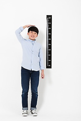 포토 JPG 스튜디오촬영 전신 남자 남학생 실내 자 한명 서기 미소 사람 손짓 앞모습 10대 캐주얼 손들기 한국인 키재기 신체검사 십대남자한명만 남중생 국내포토 1 학생 옷 뷰포인트 의학 모션 중학생 청소년 문구용품 표정 동양인 내부 측정 검사_조사 키_신체 남자한명만 십대남자만 파일형식