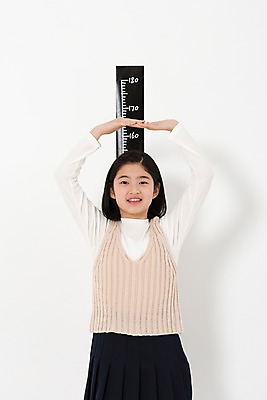 포토 JPG 스튜디오촬영 여학생 여자 실내 자 한명 서기 미소 사람 손짓 상반신 앞모습 10대 캐주얼 손들기 한국인 여중생 키재기 신체검사 십대여자한명만 국내포토 1 학생 옷 뷰포인트 의학 모션 중학생 청소년 문구용품 표정 동양인 내부 측정 검사_조사 키_신체 여자한명만 십대여자만 파일형식