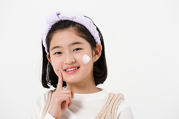 포토 JPG 스튜디오촬영 여학생 여자 손가락 실내 한명 미소 사람 손짓 상반신 앞모습 10대 캐주얼 한국인 머리띠 볼 세수 피부 여중생 십대여자한명만 국내포토 1 학생 손 옷 뷰포인트 장신구 모션 중학생 청소년 표정 동양인 내부 신체부위 청결 여자한명만 십대여자만 파일형식