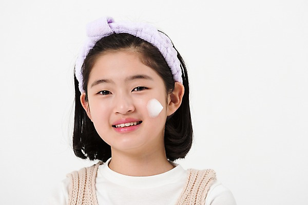 포토 JPG 스튜디오촬영 여학생 여자 손가락 실내 한명 미소 사람 상반신 앞모습 10대 캐주얼 한국인 머리띠 볼 세수 피부 여중생 십대여자한명만 국내포토 1 학생 손 옷 뷰포인트 장신구 중학생 청소년 표정 동양인 내부 신체부위 청결 여자한명만 십대여자만 파일형식