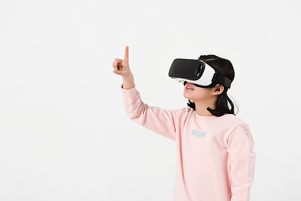 포토 JPG 스튜디오촬영 응시 여학생 여자 실내 한명 서기 사람 손짓 상반신 옆모습 10대 캐주얼 손들기 한국인 가리킴 여중생 증강현실 가상현실 십대여자한명만 오큘러스 VR기기 국내포토 1 학생 시선 옷 뷰포인트 모션 중학생 청소년 동양인 내부 기계 여자한명만 십대여자만 파일형식