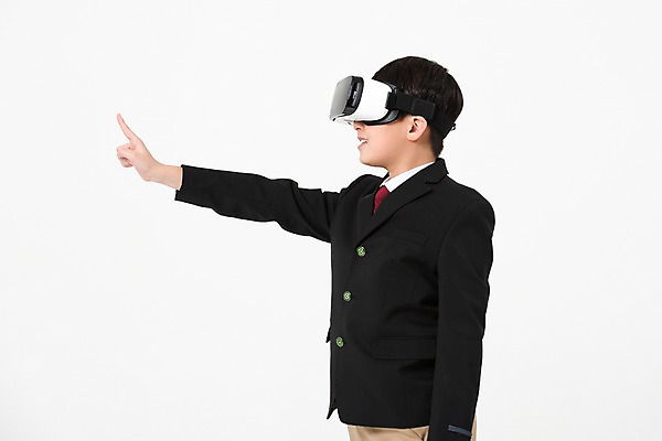 포토 JPG 스튜디오촬영 남자 교복 남학생 손가락 실내 한명 서기 사람 손짓 상반신 옆모습 10대 손들기 한국인 가리킴 증강현실 가상현실 십대남자한명만 오큘러스 VR기기 남중생 국내포토 1 학생 손 옷 뷰포인트 모션 중학생 청소년 동양인 내부 기계 남자한명만 십대남자만 파일형식