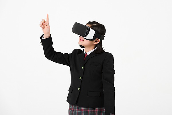 포토 JPG 스튜디오촬영 학생 응시 여학생 여자 교복 손가락 책가방 한명 서기 사람 손짓 상반신 앞모습 10대 한국인 가리킴 여중생 증강현실 가상현실 십대여자한명만 오큘러스 VR기기 국내포토 1 손 시선 옷 뷰포인트 가방 모션 중학생 청소년 실내 동양인 기계 여자한명만 십대여자만 파일형식