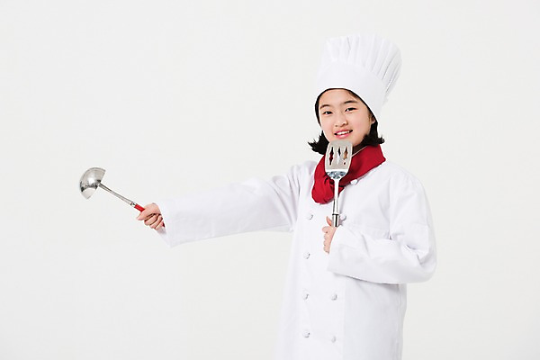 포토 JPG 스튜디오촬영 여학생 여자 주방용품 요리사모자 한명 서기 미소 들기 사람 상반신 앞모습 10대 요리사 한국인 조리복 국자 여중생 장래희망 뒤집개 십대여자한명만 국내포토 직업 모자_잡화 1 학생 뷰포인트 생활용품 유니폼 모션 중학생 청소년 실내 표정 동양인 여자한명만 십대여자만 파일형식