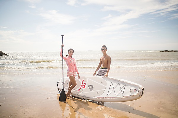 포토 JPG 주간 전신 구름 커플 여자 남자 물결 파도 바다 하늘 서기 사람 20대 해변 야외 두명 앞모습 옆모습 여름 30대 여름휴가 바캉스 한국인 잡기 태안 성인만 패들보드 국내포토 자연요소 계절 뷰포인트 관계 모션 휴가 동양인 청년 장년 서핑 충청남도 파일형식 여름_계절
