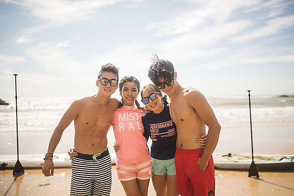 포토 JPG 주간 구름 커플 여자 남자 파도 바다 허리손 하늘 서기 미소 사람 여러명 상반신 20대 해변 야외 앞모습 여름 30대 여름휴가 바캉스 한국인 태안 성인만 패들보드 국내포토 자연요소 계절 뷰포인트 포즈 다수 관계 모션 휴가 표정 동양인 청년 장년 서핑 충청남도 파일형식 여름_계절