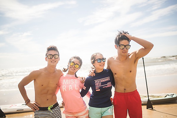 포토 JPG 주간 구름 커플 여자 남자 물결 바다 허리손 하늘 서기 미소 사람 여러명 상반신 20대 해변 야외 앞모습 여름 30대 여름휴가 바캉스 선글라스 한국인 태안 성인만 패들보드 국내포토 자연요소 계절 안경 뷰포인트 포즈 다수 관계 모션 휴가 표정 동양인 청년 장년 서핑 충청남도 파일형식 여름_계절