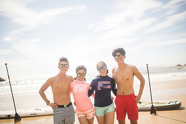 포토 JPG 주간 구름 커플 여자 남자 물결 바다 허리손 하늘 서기 미소 사람 여러명 상반신 20대 해변 야외 앞모습 여름 30대 여름휴가 바캉스 한국인 태안 성인만 패들보드 국내포토 자연요소 계절 뷰포인트 포즈 다수 관계 모션 휴가 표정 동양인 청년 장년 서핑 충청남도 파일형식 여름_계절